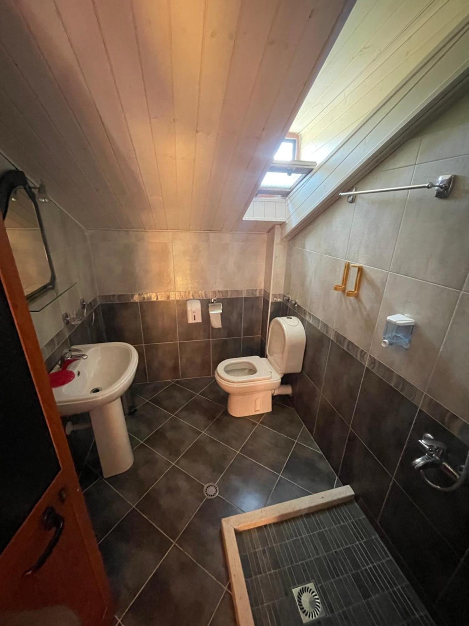 Lura Hotel Fushe-Lure Esterno foto