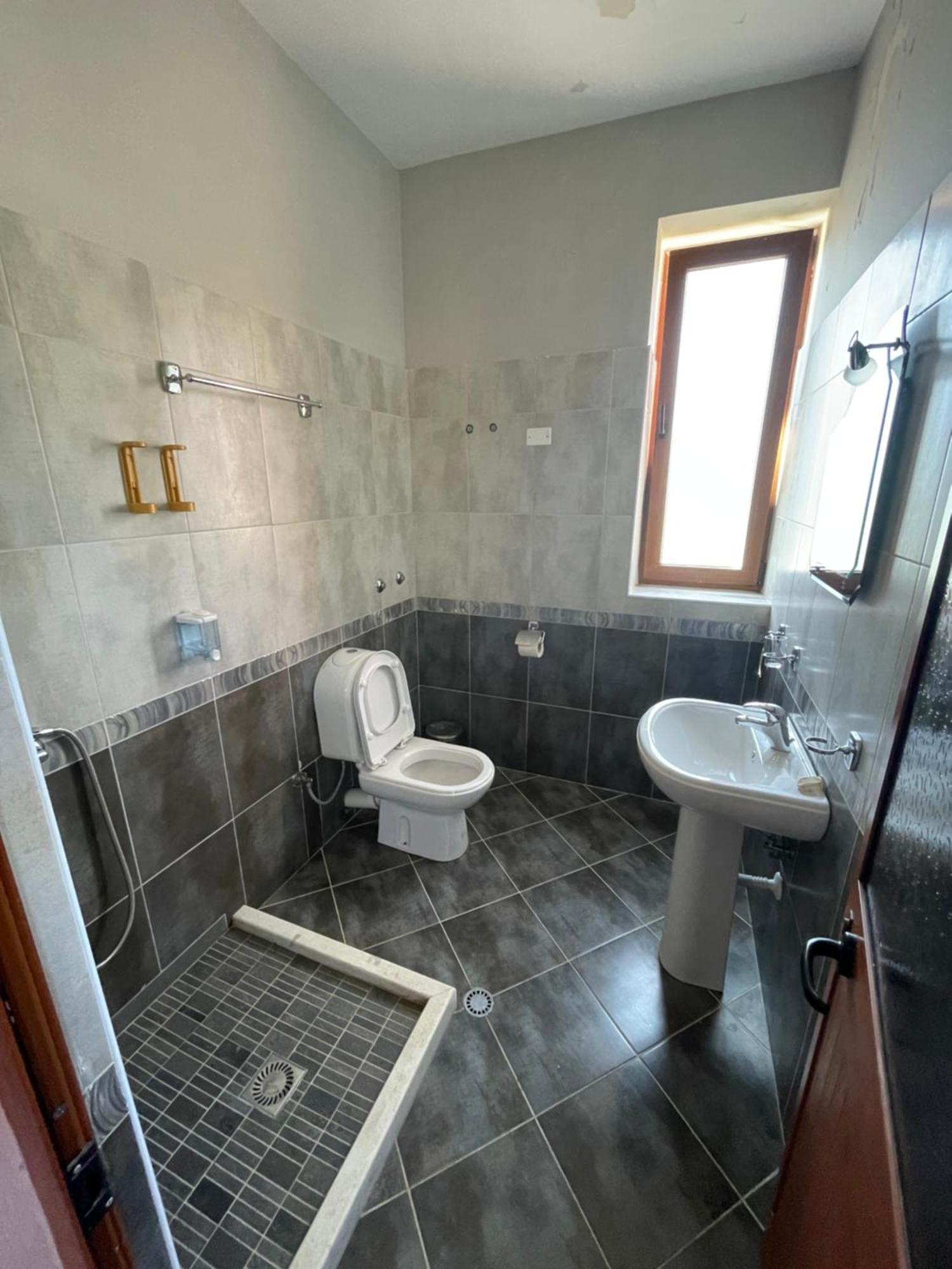 Lura Hotel Fushe-Lure Esterno foto