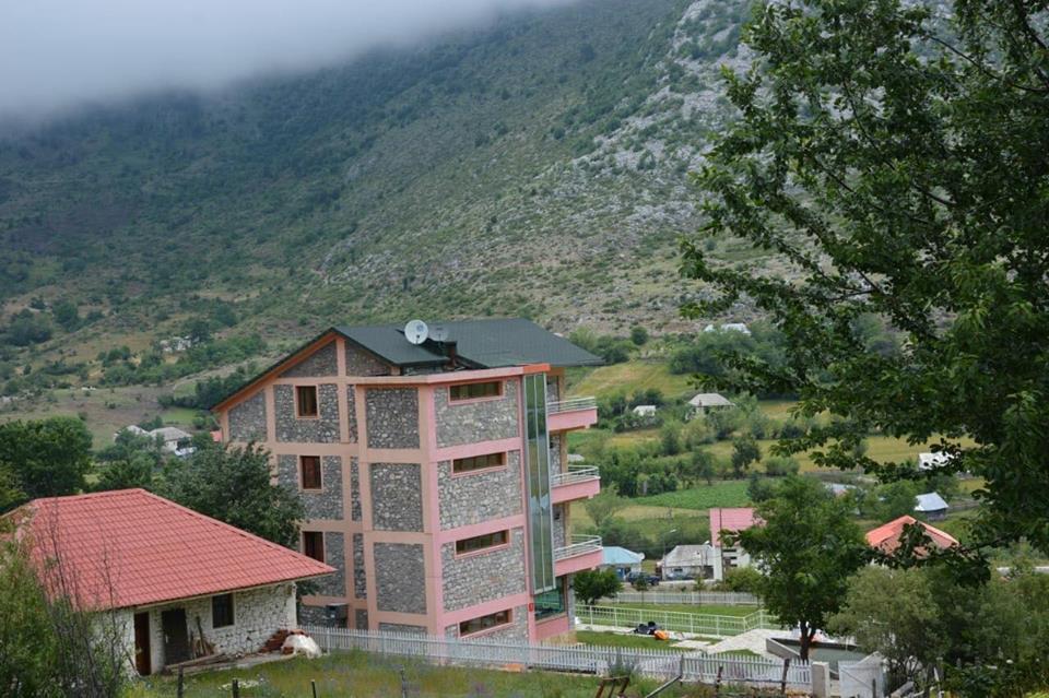 Lura Hotel Fushe-Lure Esterno foto